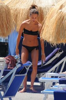 Alicia Vikander feet photo thumbnail