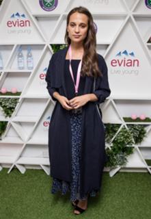 Alicia Vikander feet photo thumbnail