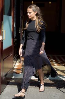 Alicia Vikander feet photo thumbnail