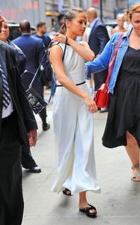 Alicia Vikander feet photo thumbnail