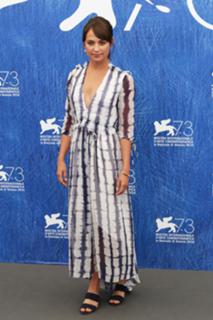 Alicia Vikander feet photo thumbnail