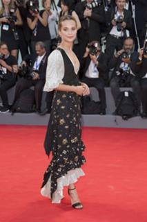 Alicia Vikander feet photo thumbnail
