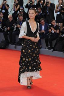 Alicia Vikander feet photo thumbnail
