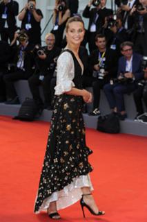 Alicia Vikander feet photo thumbnail