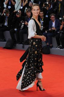 Alicia Vikander feet photo thumbnail