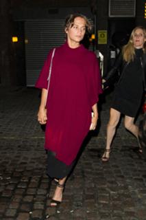 Alicia Vikander feet photo thumbnail