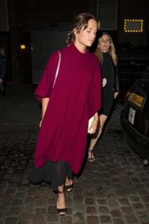 Alicia Vikander feet photo thumbnail
