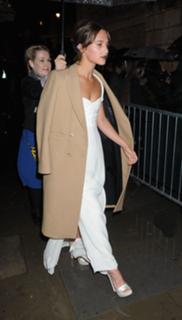 Alicia Vikander feet photo thumbnail