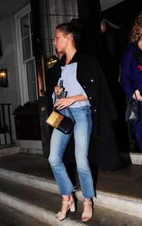 Alicia Vikander feet photo thumbnail