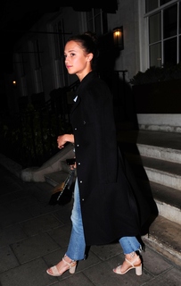 Alicia Vikander feet photo thumbnail