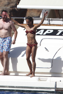 Alicia Vikander feet photo thumbnail