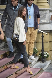 Alicia Vikander feet photo thumbnail