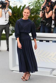 Alicia Vikander feet photo thumbnail