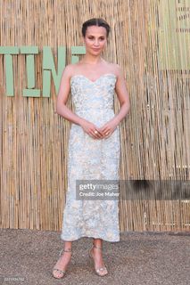 Alicia Vikander feet photo thumbnail