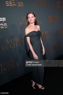 Alicia Vikander feet photo 14