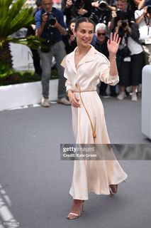 Alicia Vikander feet photo 11
