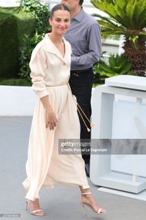 Alicia Vikander feet photo 9