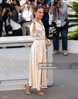 Alicia Vikander feet photo 7