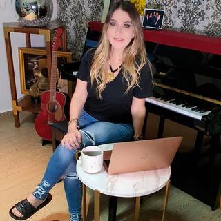 Alicia Villarreal feet photo 2
