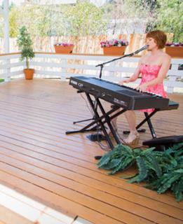 Alicia Witt feet photo thumbnail