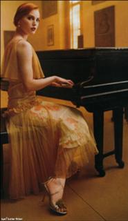 Alicia Witt feet photo thumbnail