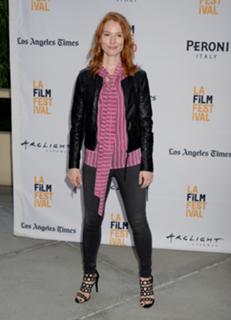 Alicia Witt feet photo thumbnail