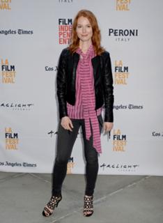 Alicia Witt feet photo thumbnail