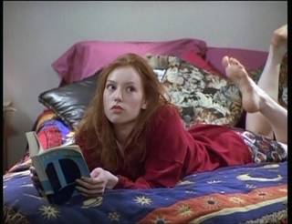 Alicia Witt feet photo thumbnail