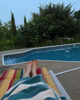 Alicia Witt feet photo thumbnail