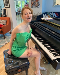 Alicia Witt feet photo thumbnail