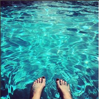 Alie Ward feet photo 2