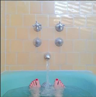 Alie Ward feet photo 3