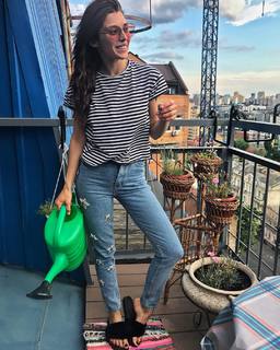 Alina Astrovskaya feet photo 7