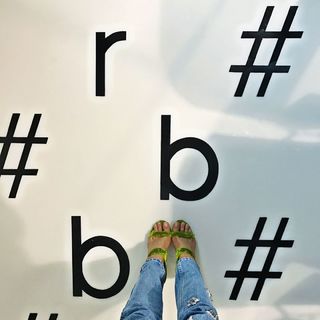 Alina Astrovskaya feet photo 3