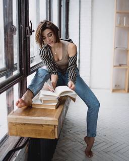 Alina Astrovskaya feet photo 18