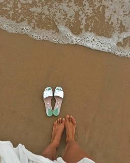 Alina Astrovskaya feet photo 2