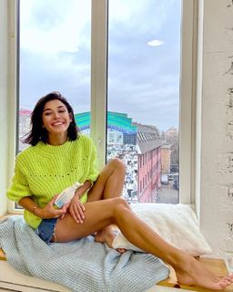 Alina Astrovskaya feet photo 3
