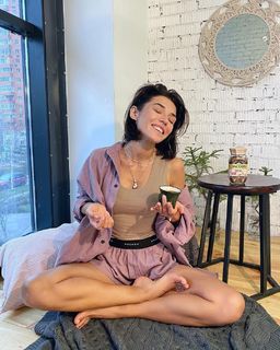 Alina Astrovskaya feet photo 2