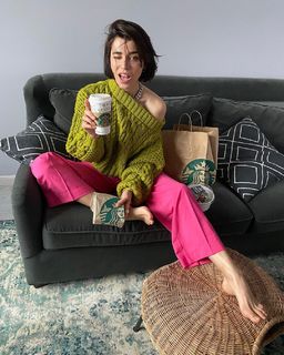 Alina Astrovskaya feet photo 13