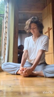 Alina Astrovskaya feet photo 16