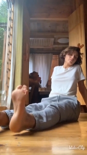 Alina Astrovskaya feet photo 14