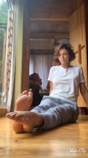 Alina Astrovskaya feet photo 13