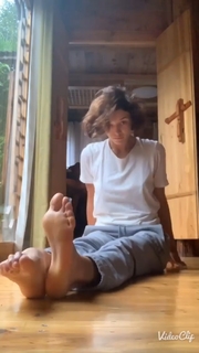 Alina Astrovskaya feet photo 12