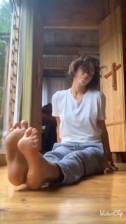 Alina Astrovskaya feet photo 10