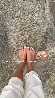 Alina Astrovskaya feet photo 13