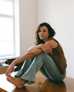 Alina Astrovskaya feet photo 1