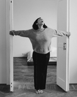 Alina Astrovskaya feet photo 17