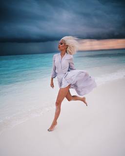Alina Ceusan feet photo 11