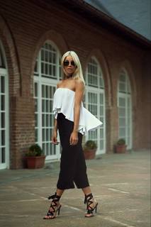 Alina Ceusan feet photo 1
