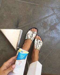 Alina Ceusan feet photo 8